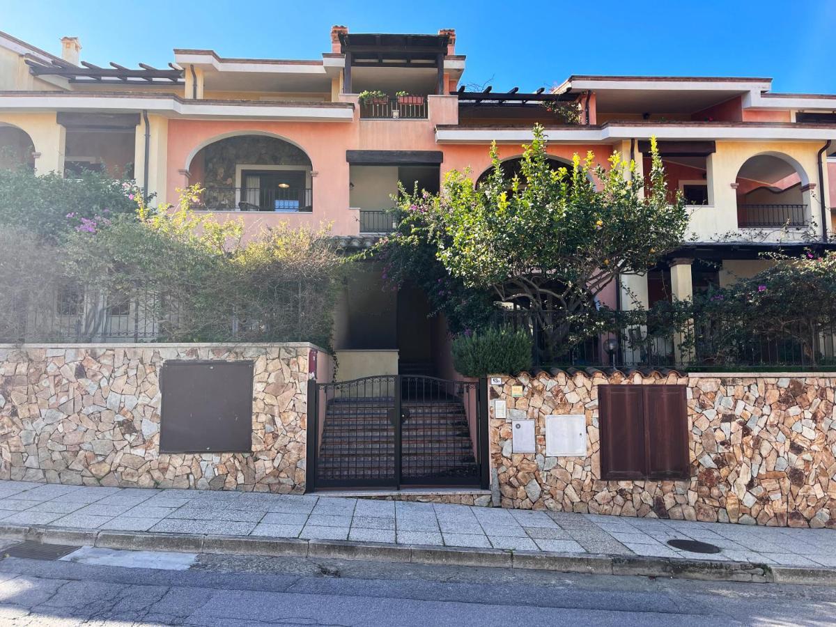 Mereu Central Apartment Villasimius Exterior foto